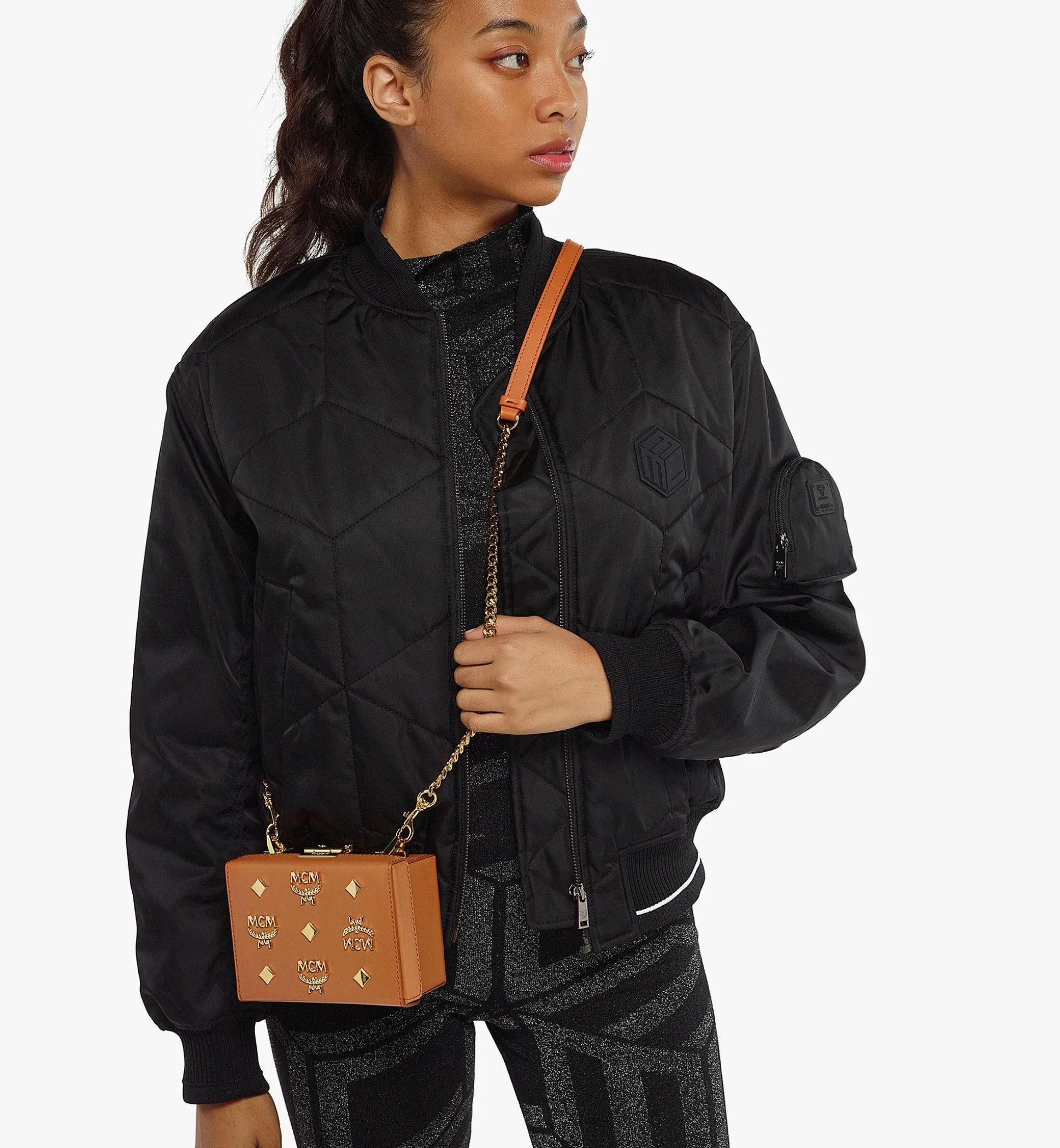 Berlin Umhangetasche Aus Leder Mit Gold-Monogramm